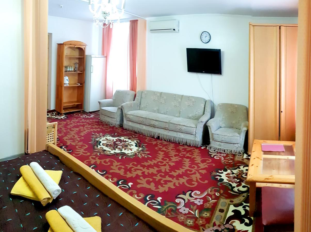 Perlyna Podillyа Hotel Satanov Exterior photo